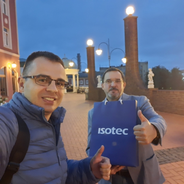 Вчера у нас в гостях была компания Isotec в лице Андрея Обсуждали продажи, технологии и прогноз рынка на 2026 год, да и в целом работу обьекты проекты..